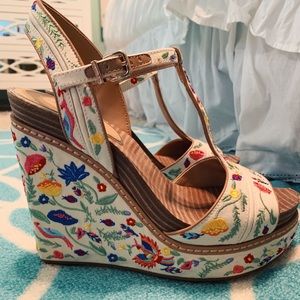 Gianna Bini Embroidered Wedges